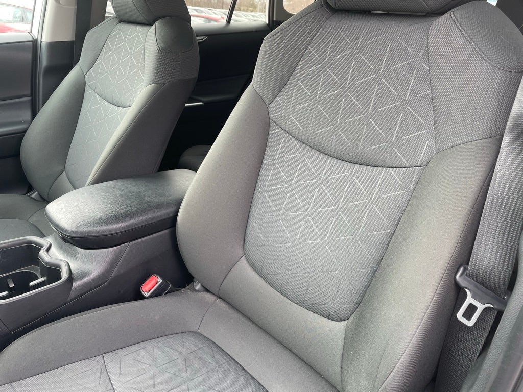 2024 Toyota RAV4 XLE - CLEAN CARFAX / ONE OWNER