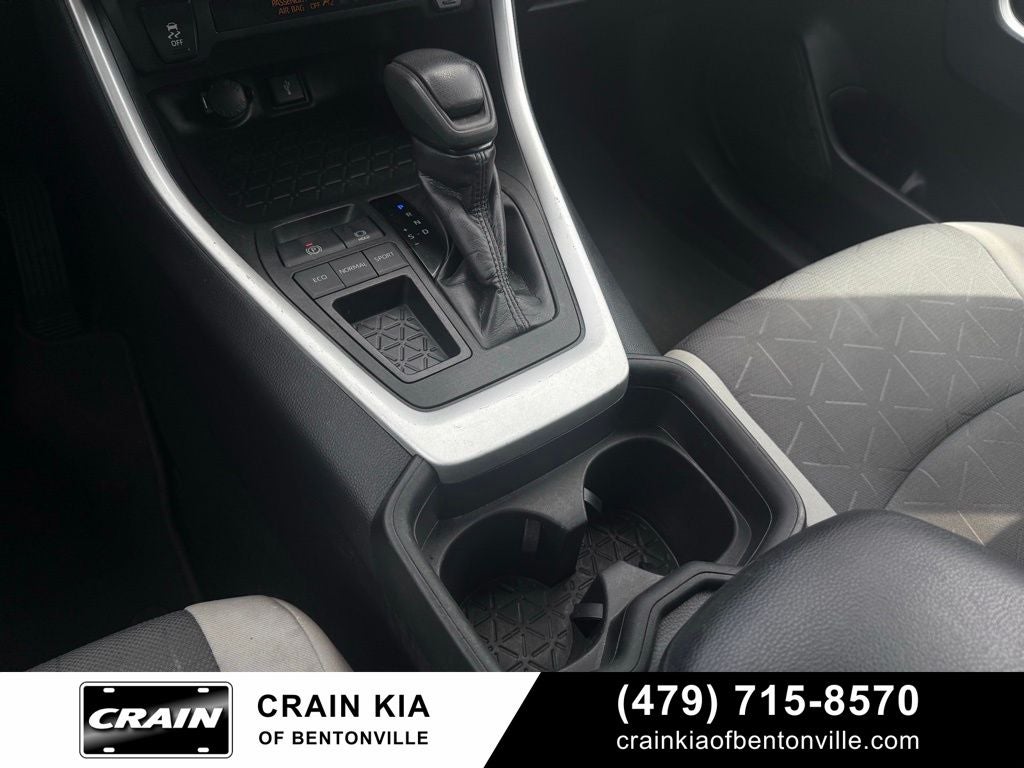 2021 Toyota RAV4 XLE - CLEAN CARFAX HISTORY