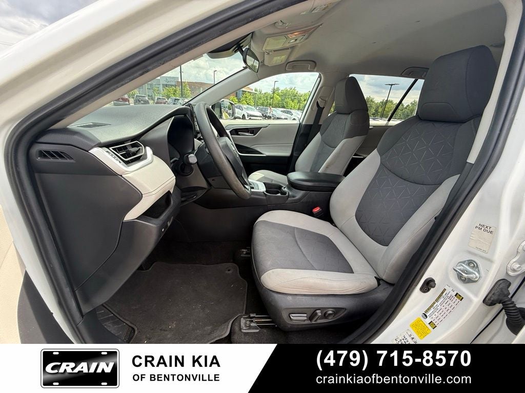 2021 Toyota RAV4 XLE - CLEAN CARFAX HISTORY