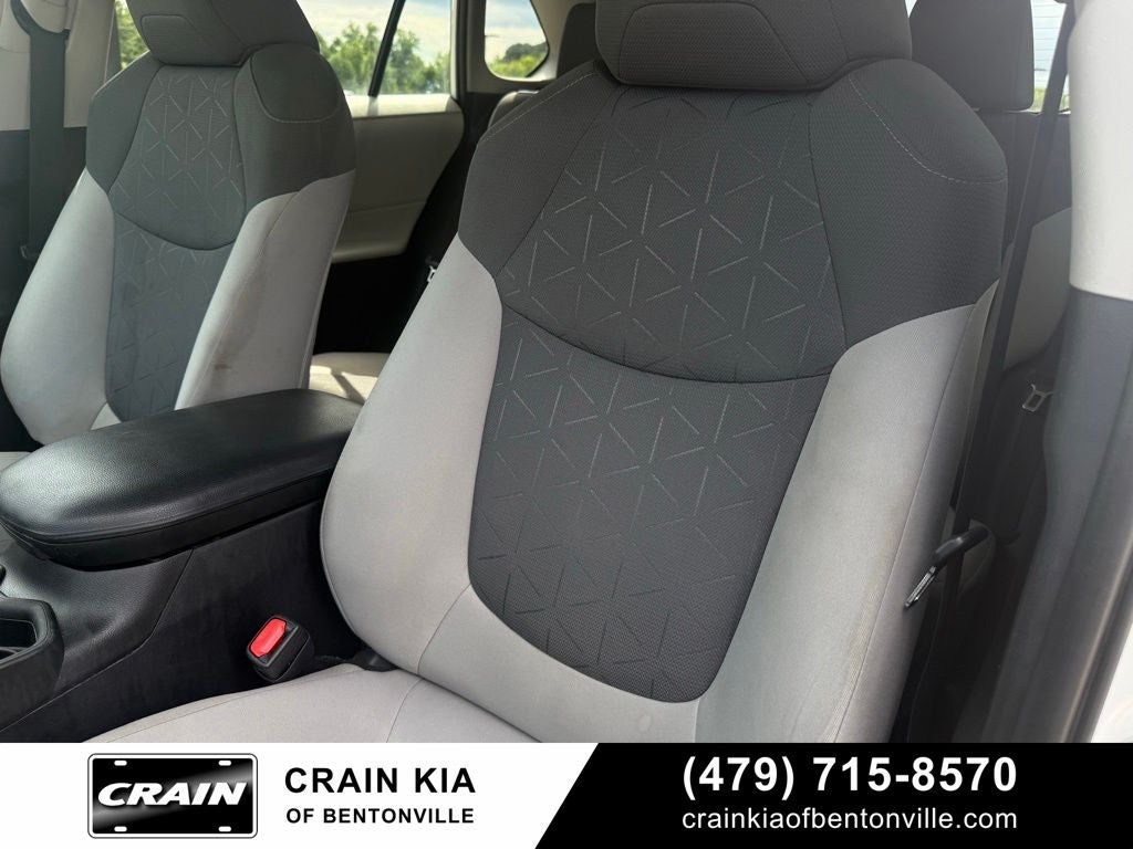 2021 Toyota RAV4 XLE - CLEAN CARFAX HISTORY