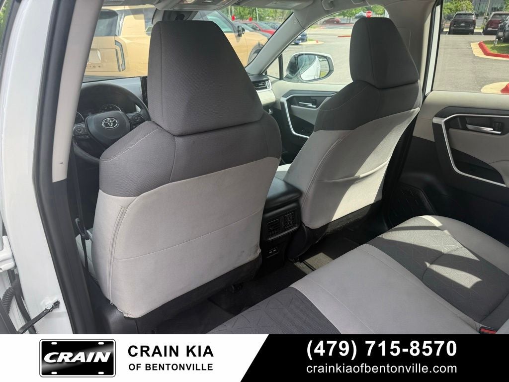 2021 Toyota RAV4 XLE - CLEAN CARFAX HISTORY
