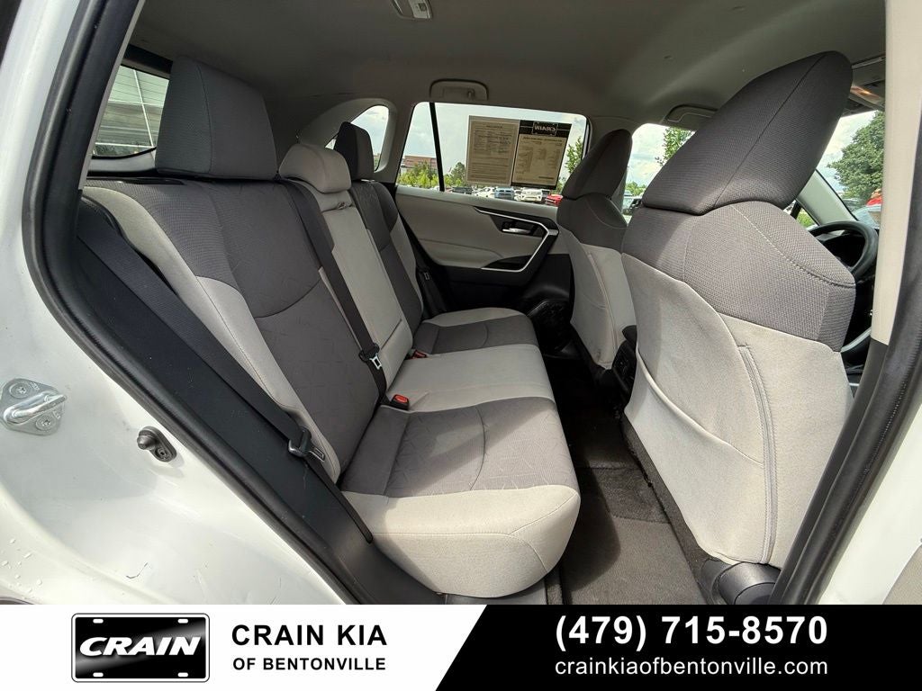 2021 Toyota RAV4 XLE - CLEAN CARFAX HISTORY