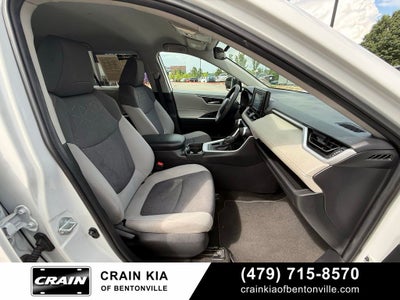 2021 Toyota RAV4 XLE - CLEAN CARFAX HISTORY