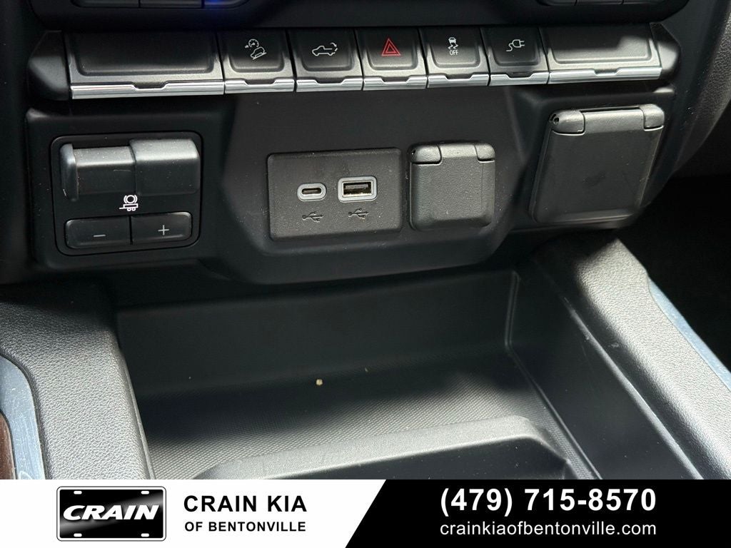 2021 GMC Sierra 1500 SLT - 4WD / CLEAN CARFAX HISTORY