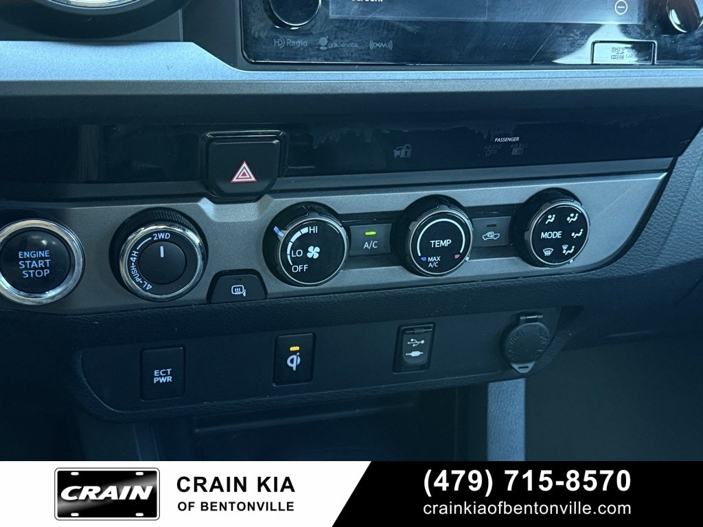 2017 Toyota Tacoma SR V6 - 4WD / LIFTED! / CLEAN CARFAX