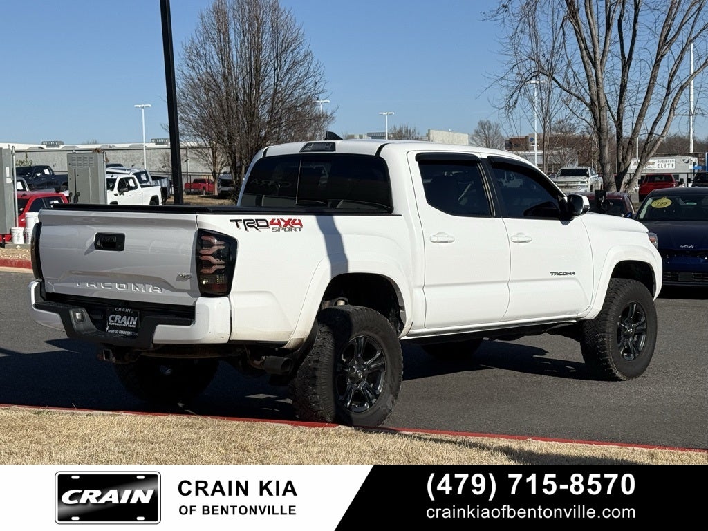 2017 Toyota Tacoma SR V6 - 4WD / LIFTED! / CLEAN CARFAX