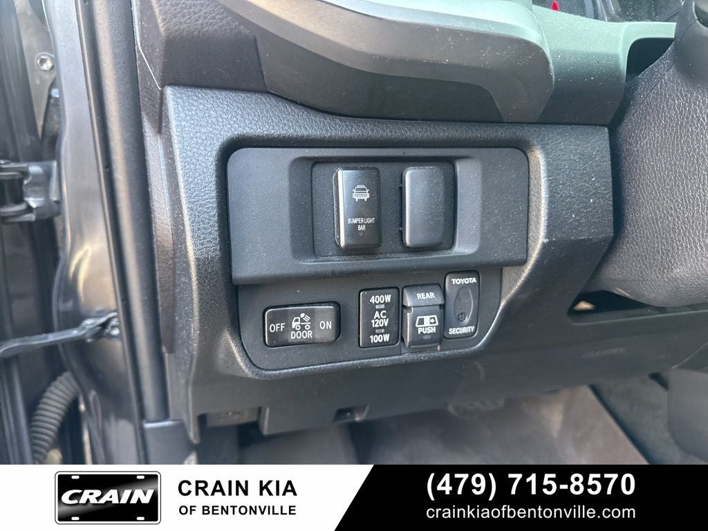 2017 Toyota Tacoma Limited - 4WD / SUNROOF / LIFTED!