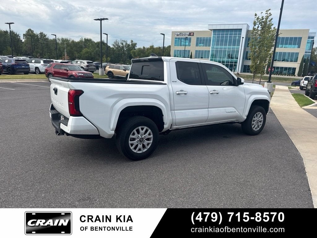 2024 Toyota Tacoma SR5 - 4WD / CLEAN CARFAX