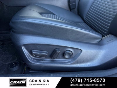2019 Toyota Camry SE - SUNROOF / CLEAN CARFAX