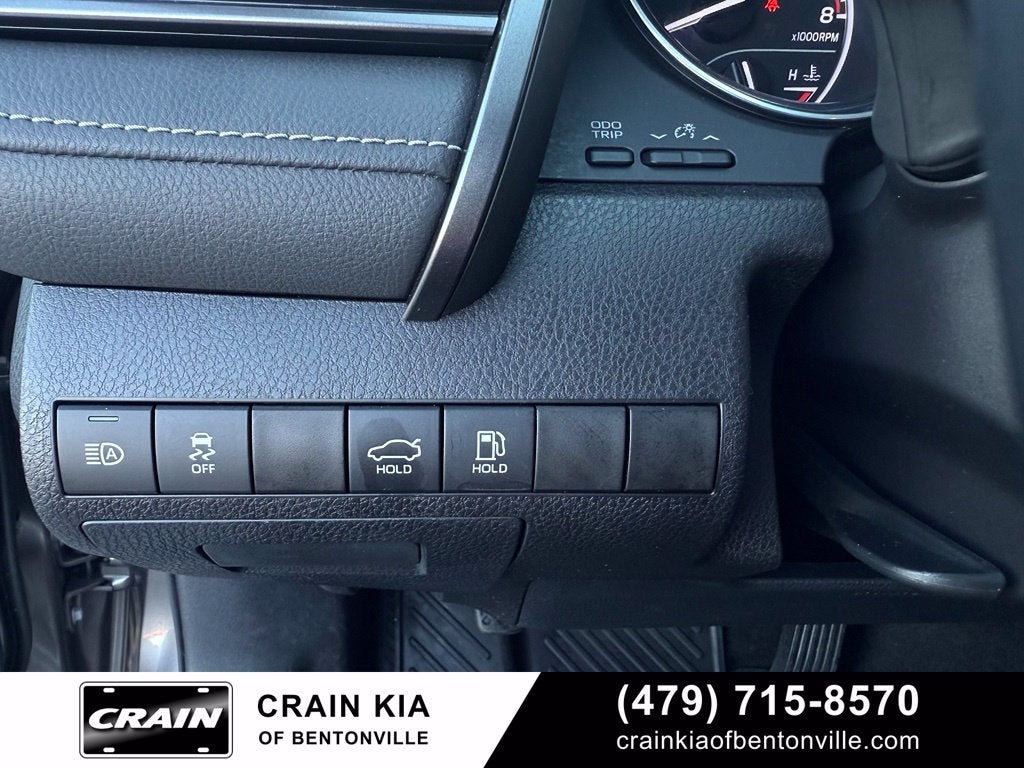 2019 Toyota Camry SE - SUNROOF / CLEAN CARFAX