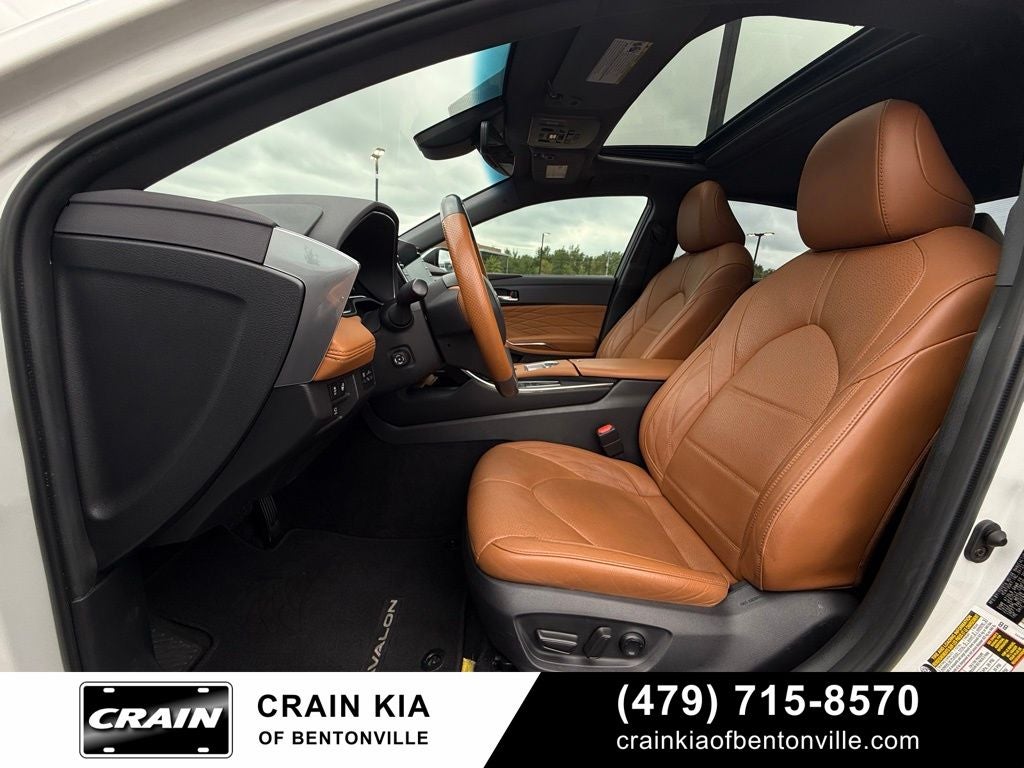 2022 Toyota Avalon Hybrid Limited - SUNROOF / CLEAN CARFAX