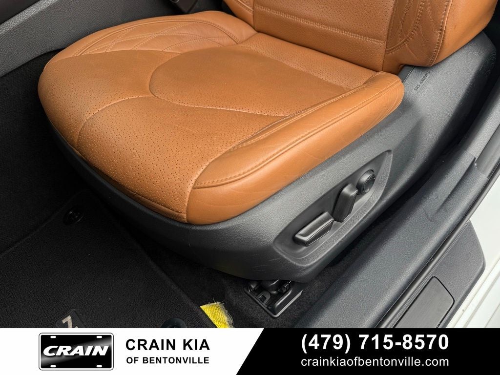 2022 Toyota Avalon Hybrid Limited - SUNROOF / CLEAN CARFAX