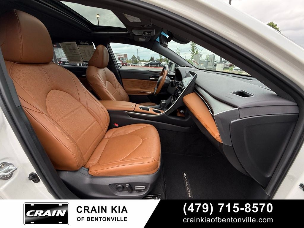 2022 Toyota Avalon Hybrid Limited - SUNROOF / CLEAN CARFAX