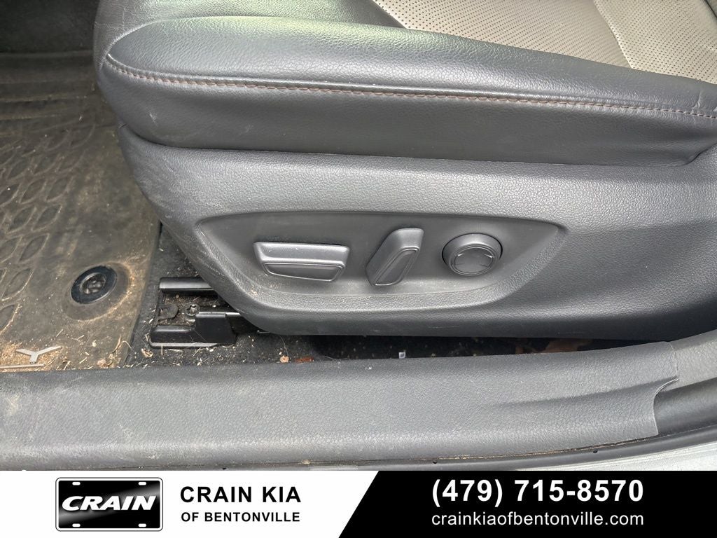 2020 Toyota Camry Hybrid XLE - HYBRID!