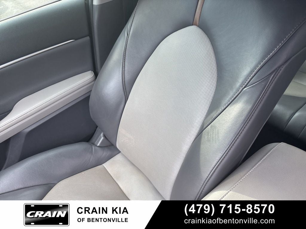 2020 Toyota Camry Hybrid XLE - HYBRID!