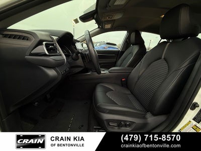 2024 Toyota Camry SE - CLEAN CARFAX / ONE OWNER