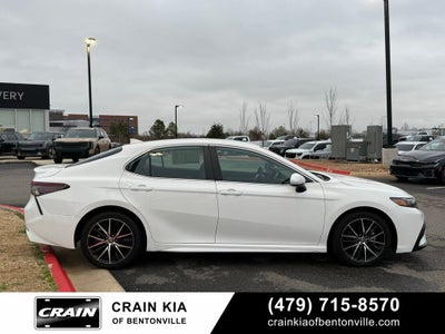 2024 Toyota Camry SE - CLEAN CARFAX / ONE OWNER