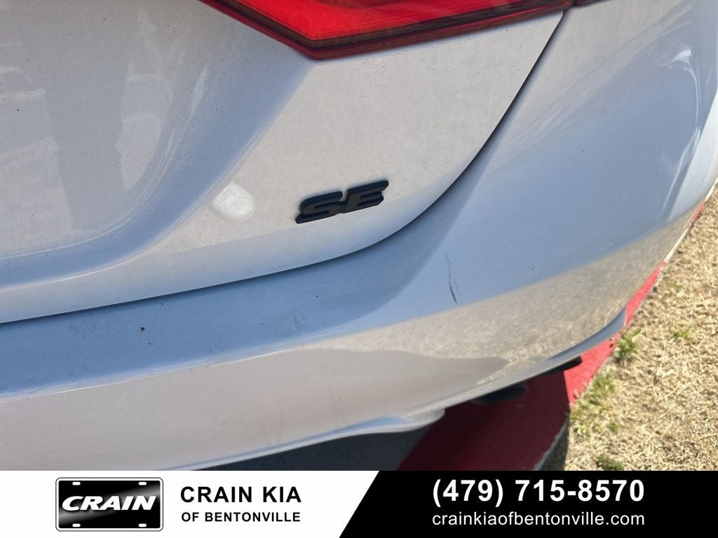 2020 Toyota Camry SE - CLEAN CARFAX / ONE OWNER