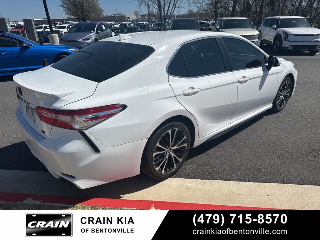 2020 Toyota Camry SE - CLEAN CARFAX / ONE OWNER