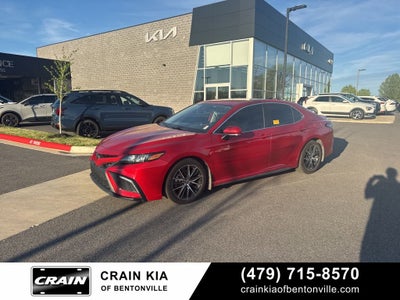 2022 Toyota Camry SE - CLEAN CARFAX / ONE OWNER