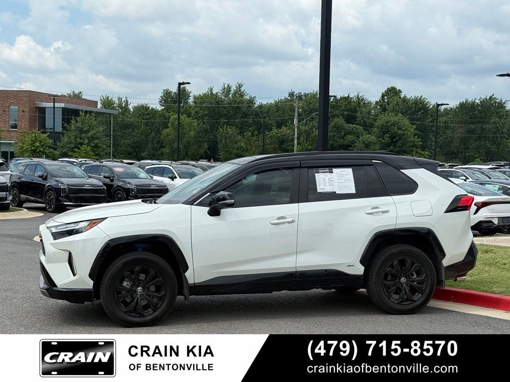 2022 Toyota RAV4 Hybrid XSE - AWD / PANORAMIC SUNROOF / ONE OWNER