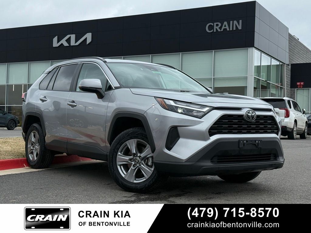 2025 Toyota RAV4 Hybrid XLE - AWD / CLEAN CARFAX / ONE OWNER