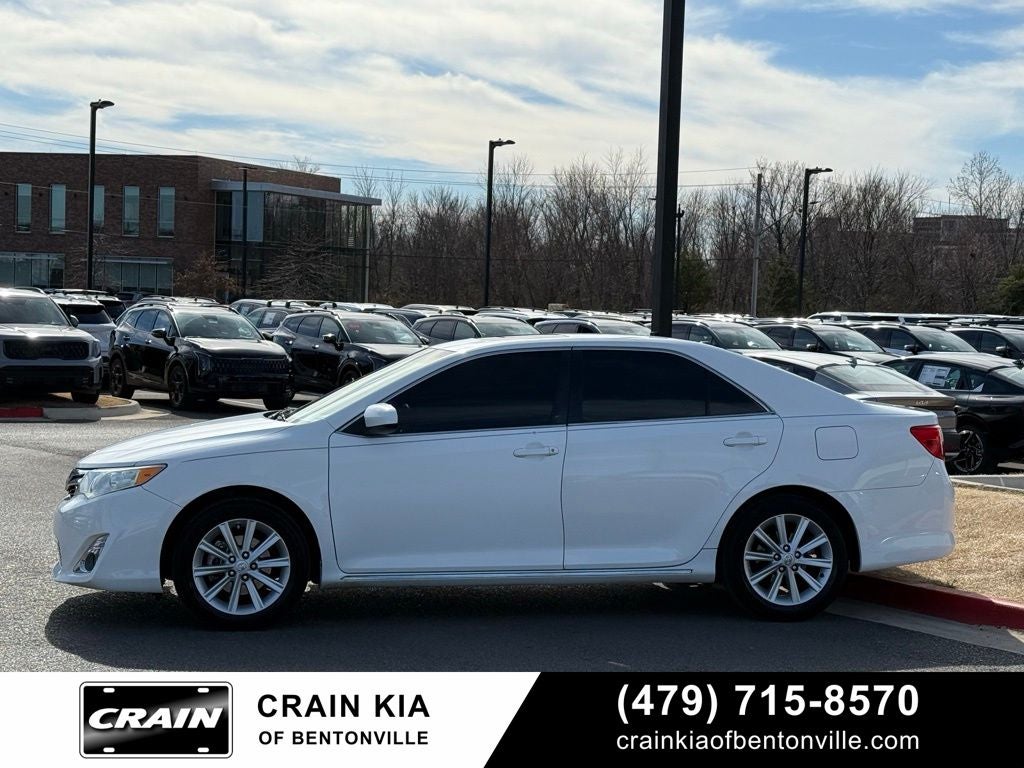 2014 Toyota Camry XLE - SUNROOF