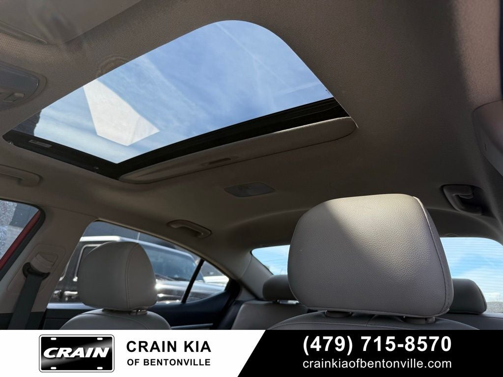 2020 Hyundai ELANTRA Limited - SUNROOF / CLEAN CARFAX