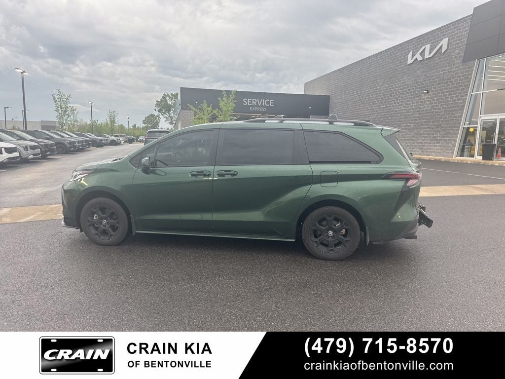 2025 Toyota Sienna Woodland Edition - AWD / DVD / SUNROOF