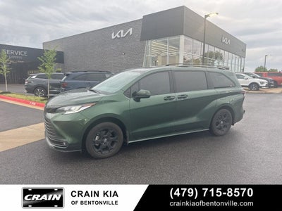 2025 Toyota Sienna Woodland Edition - AWD / DVD / SUNROOF
