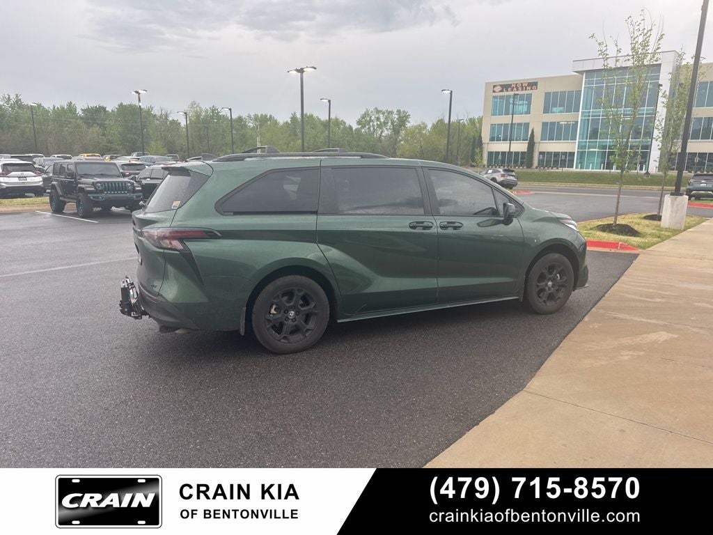2025 Toyota Sienna Woodland Edition - AWD / DVD / SUNROOF