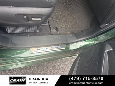 2025 Toyota Sienna Woodland Edition - AWD / DVD / SUNROOF