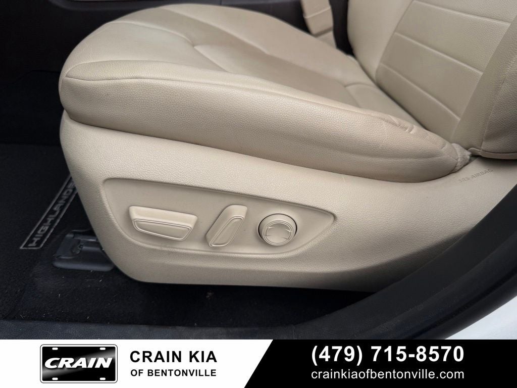 2022 Toyota Highlander XLE - SUNROOF / CLEAN CARFAX / ONE OWNER