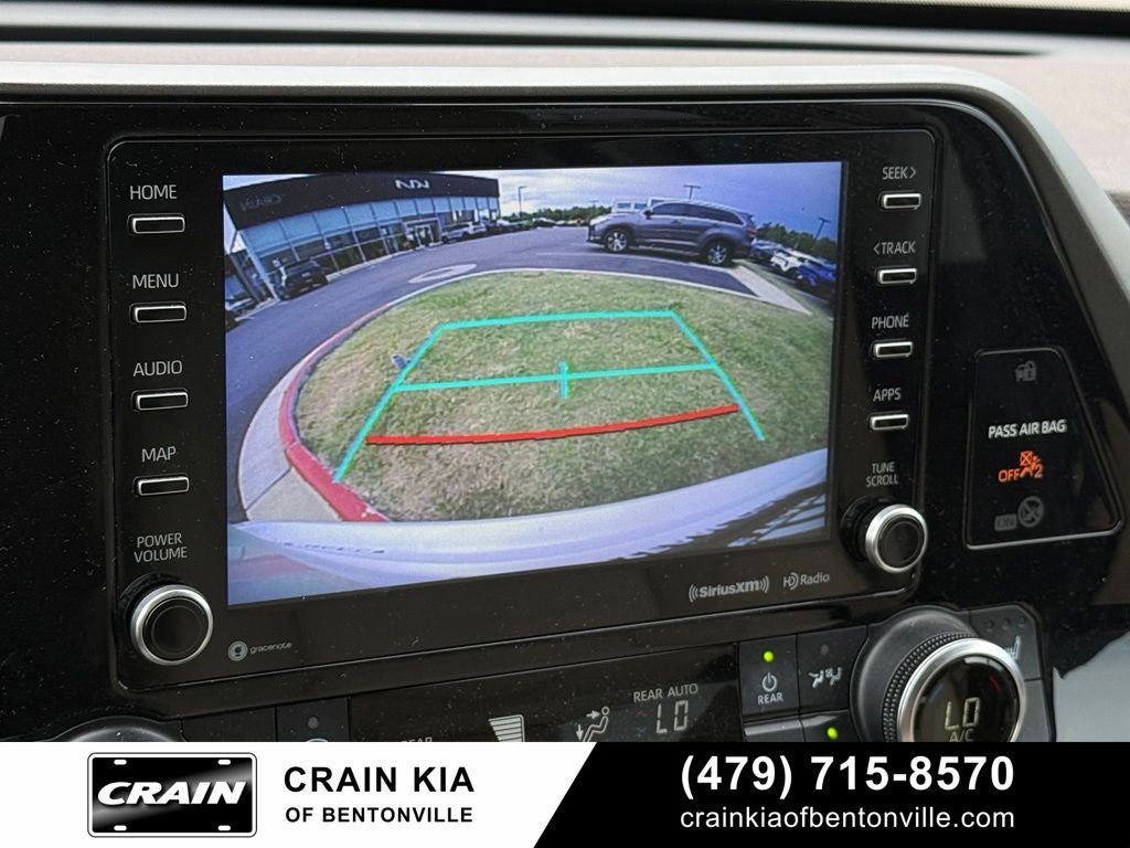 2022 Toyota Highlander XLE - SUNROOF / CLEAN CARFAX / ONE OWNER
