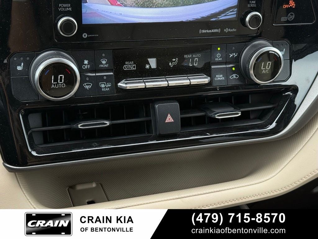 2022 Toyota Highlander XLE - SUNROOF / CLEAN CARFAX / ONE OWNER