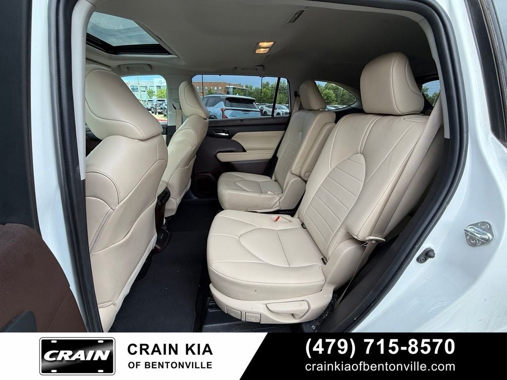 2022 Toyota Highlander XLE - SUNROOF / CLEAN CARFAX / ONE OWNER