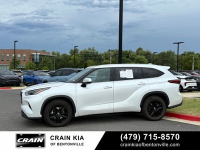 2022 Toyota Highlander XLE - SUNROOF / CLEAN CARFAX / ONE OWNER