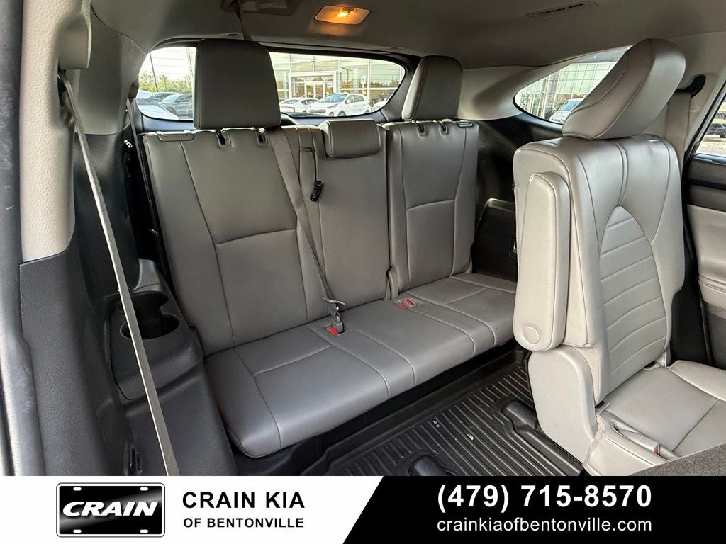 2022 Toyota Highlander XLE - CLEAN CARFAX / SUNROOF