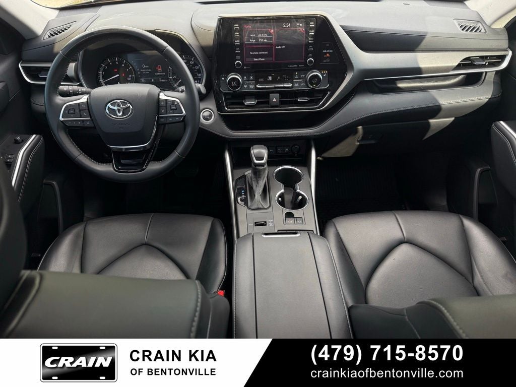 2021 Toyota Highlander XLE - CLEAN CARFAX / SUNROOF
