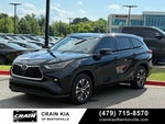2021 Toyota Highlander XLE - CLEAN CARFAX / SUNROOF