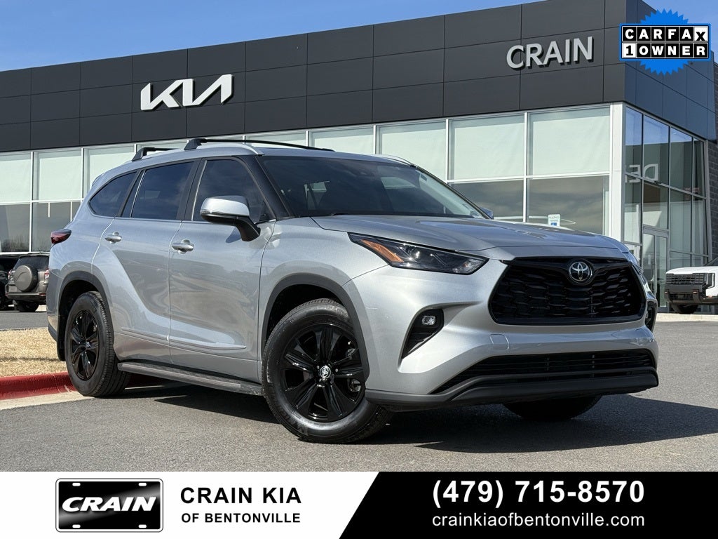 2023 Toyota Highlander XLE - SUNROOF / CARFAX ONE OWNER