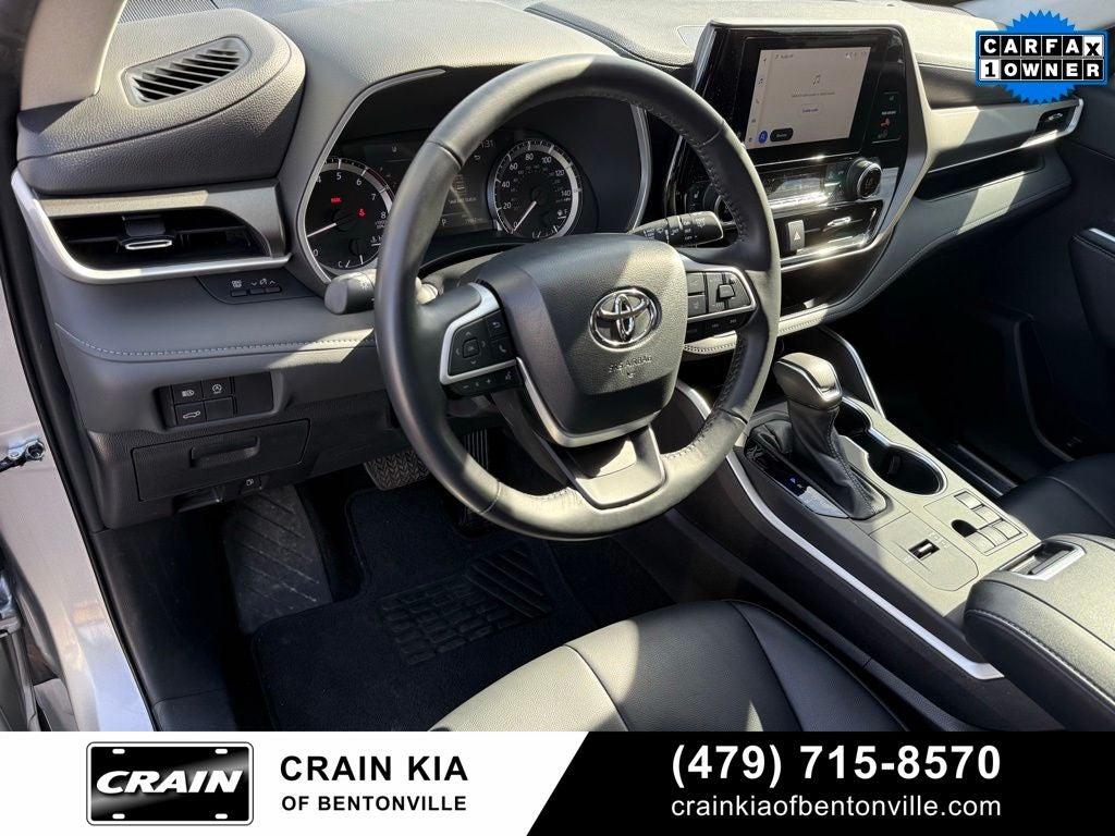 2023 Toyota Highlander XLE - SUNROOF / CARFAX ONE OWNER