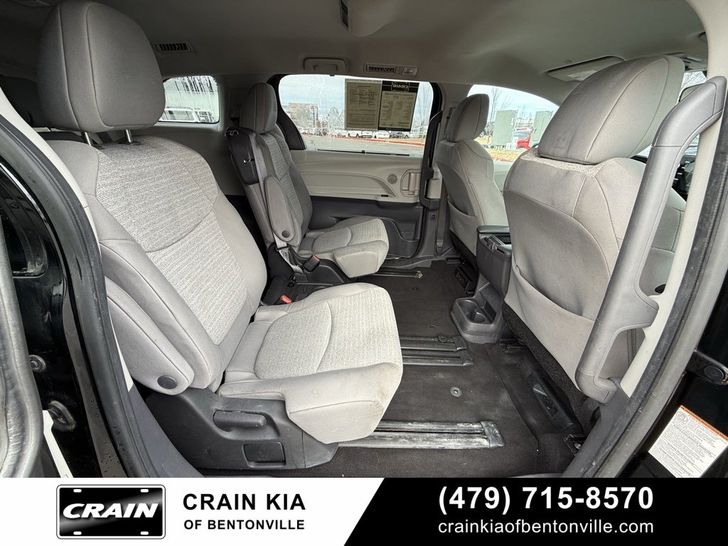 2022 Toyota Sienna LE 8 Passenger - CLEAN CARFAX