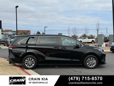 2022 Toyota Sienna LE 8 Passenger - CLEAN CARFAX