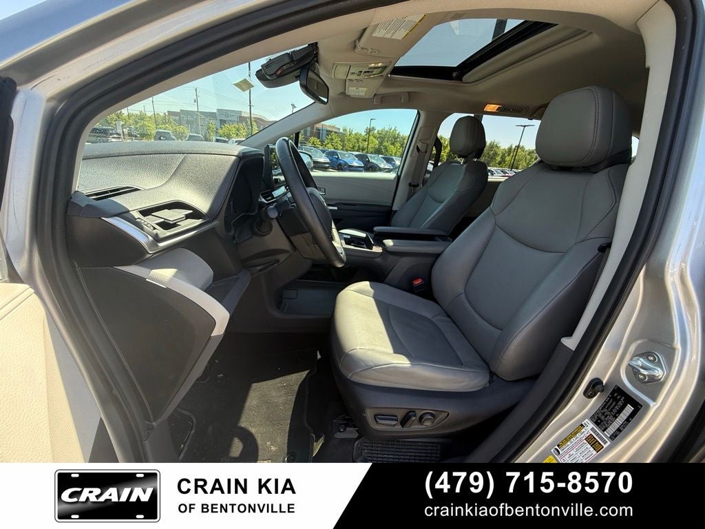 2022 Toyota Sienna XLE 8 Passenger - CARFAX ONE OWNER