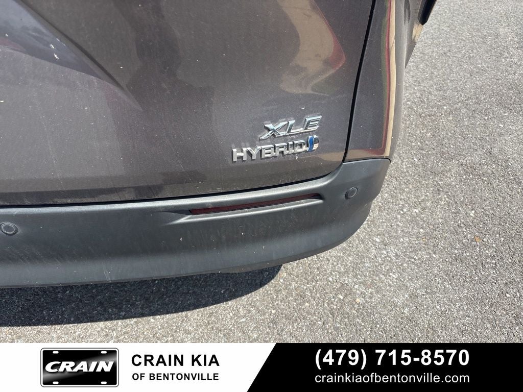 2021 Toyota Sienna XLE 8 Passenger / CLEAN CARFAX