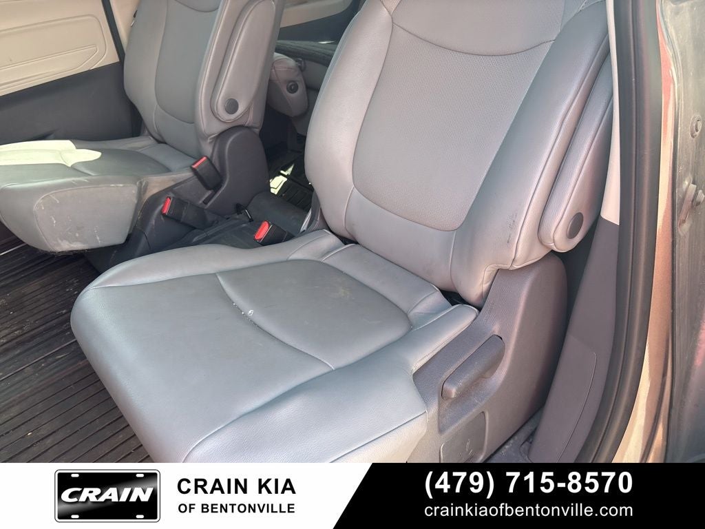 2021 Toyota Sienna XLE 8 Passenger / CLEAN CARFAX