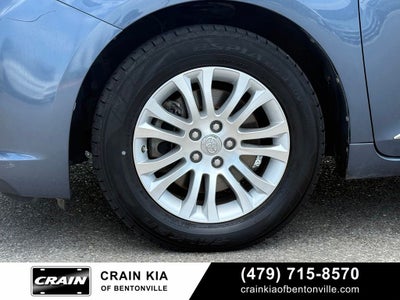 2017 Toyota Sienna XLE - SUNROOF / CLEAN CARFAX / LOW MILES!