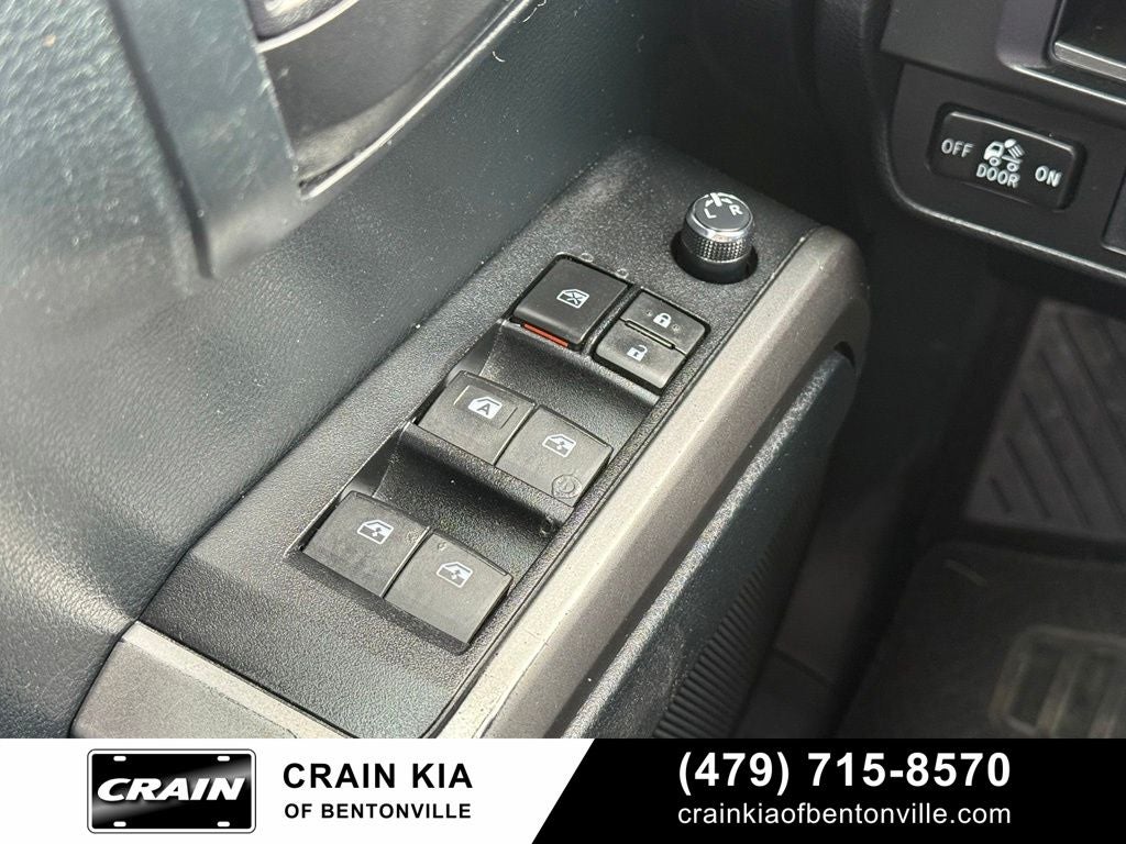 2016 Toyota Tacoma SR5 V6 - CARFAX ONE OWNER