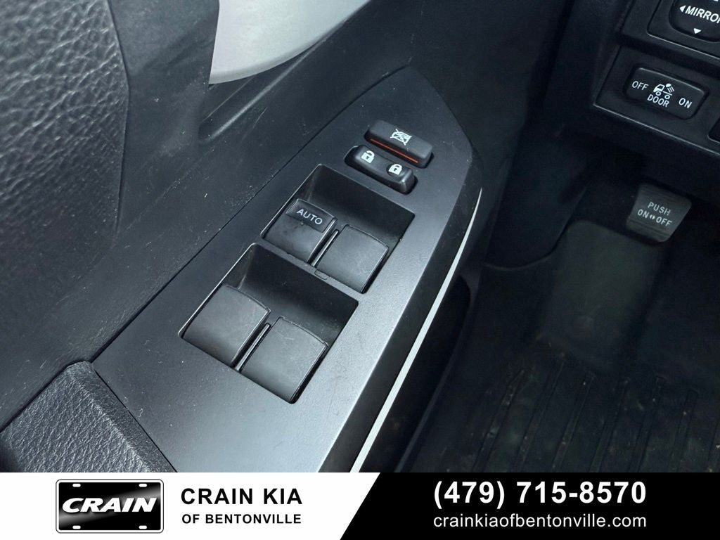 2018 Toyota Tundra SR5 - 4WD / CLEAN CARFAX HISTORY